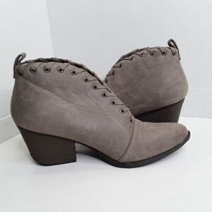 Coconut by Matisse Women's size 10M Ankle Boot